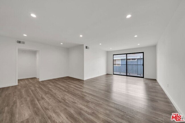 Building Photo - 7453 Haskell Ave