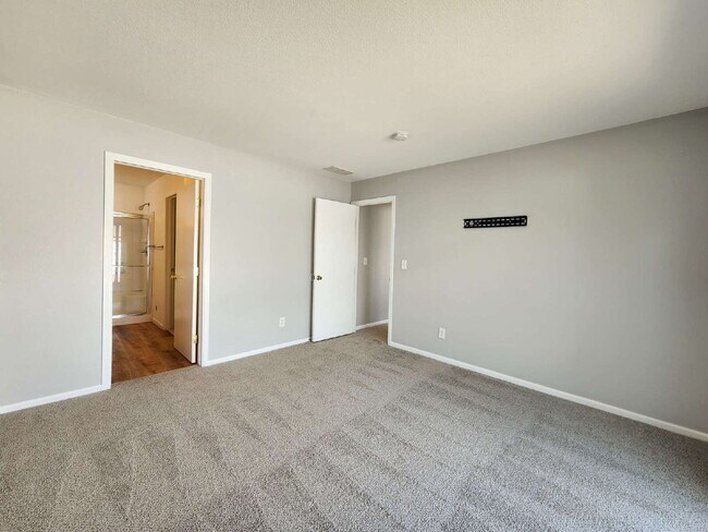 Building Photo - Great 3 Bed Ranch Style Home In Green Valley Ranch Neighborhood