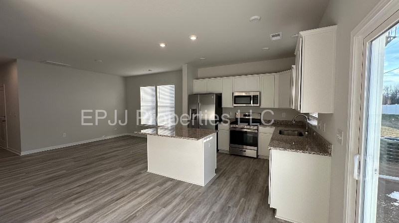 Building Photo - 141 Randwick Ln