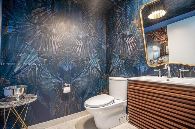 Building Photo - 2627 S Bayshore Dr