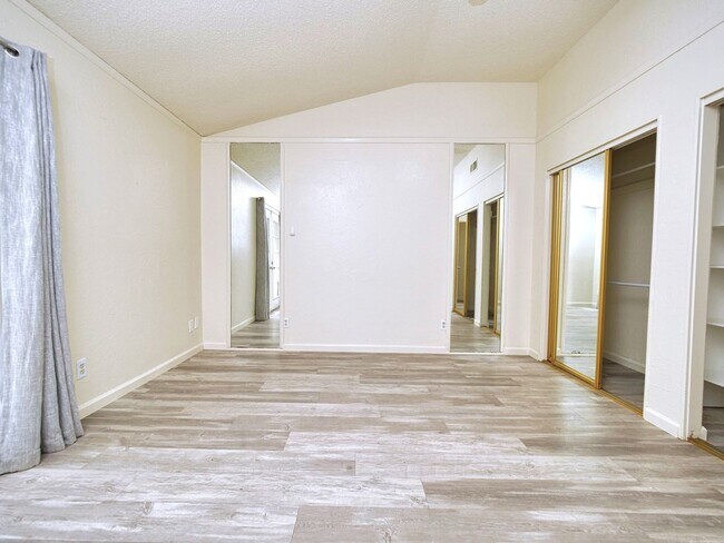 Building Photo - Cozy 2bed 1 bath South Natomas home availa...