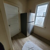 Building Photo - 1316 Lafayette Ave SE