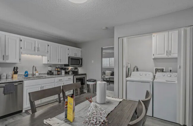 Building Photo - Merriam 4 plex