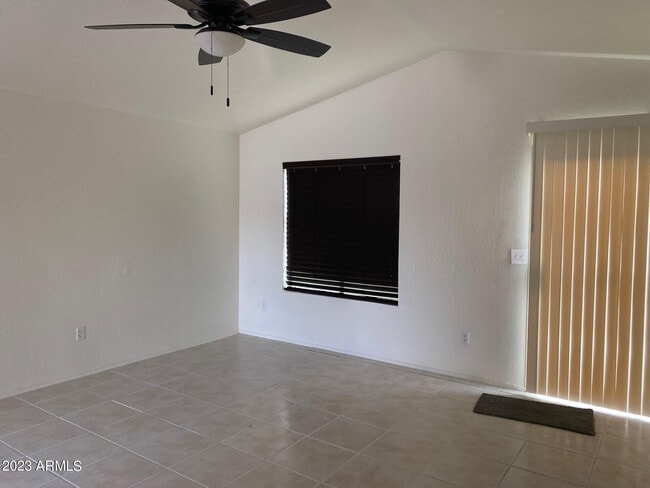 Building Photo - 861 E Glenmere Dr