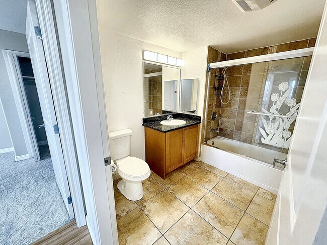 Building Photo - One Month Free - Spacious 2-Bed, 2-Bath Apartment in San Leandro