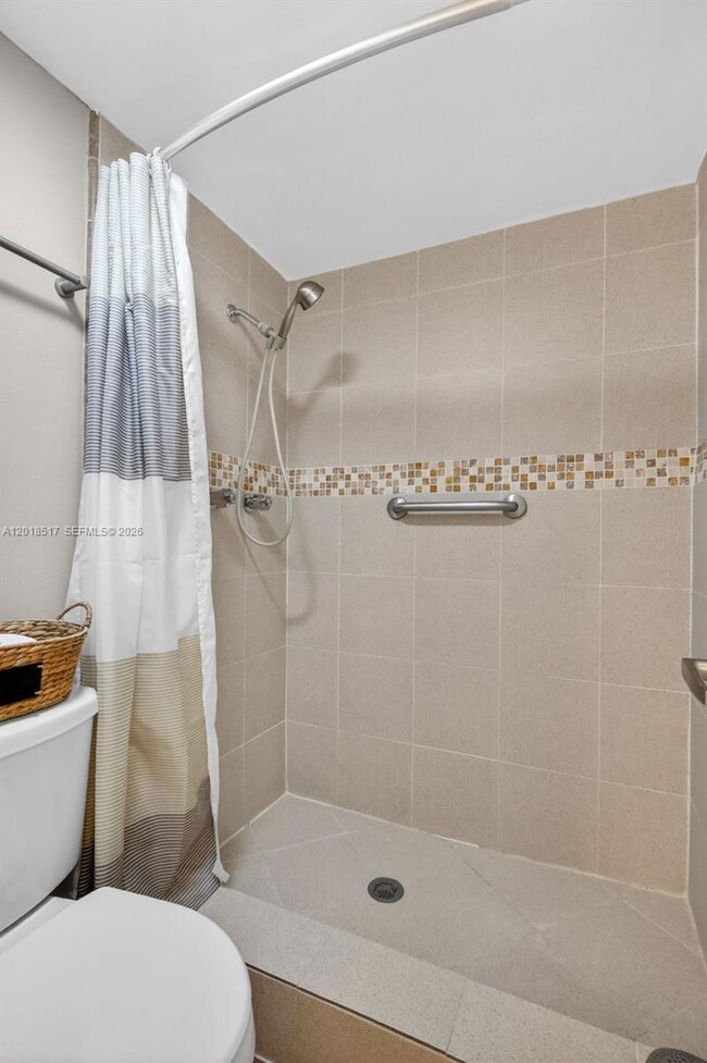Building Photo - 401 Golden Isles Dr