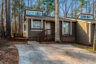 Building Photo - Cozy 2 Bedroom Unit in Raleigh!
