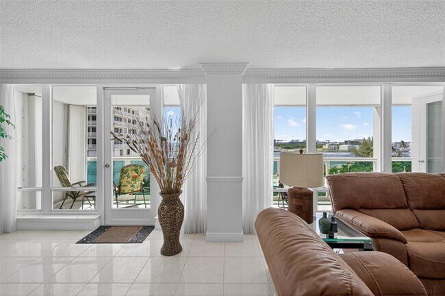Building Photo - 2100 S Ocean Ln