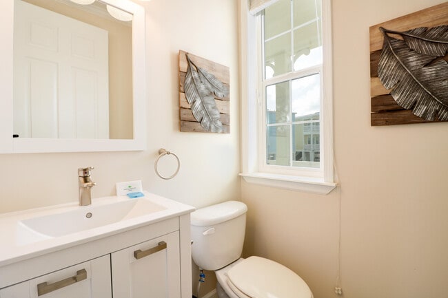 Building Photo - 28517 Channel View Dr