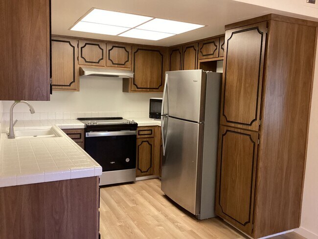 Building Photo - Beautiful Capitola Condo minutes from Capitola Village!