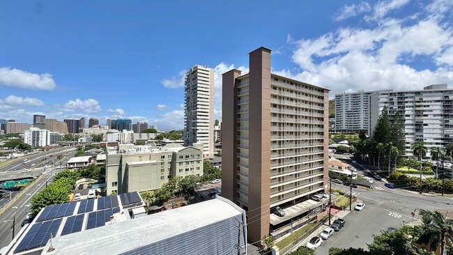 Building Photo - 1415 Victoria St