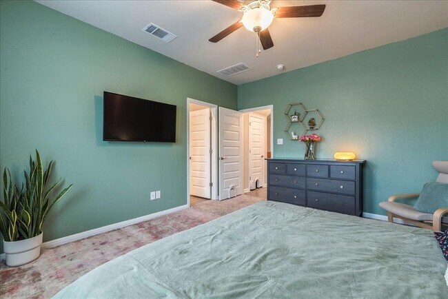 Building Photo - 122 Fairmeadow Downs Dr