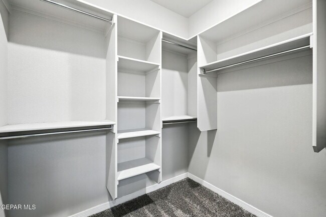 Building Photo - 221 Epsom Dr