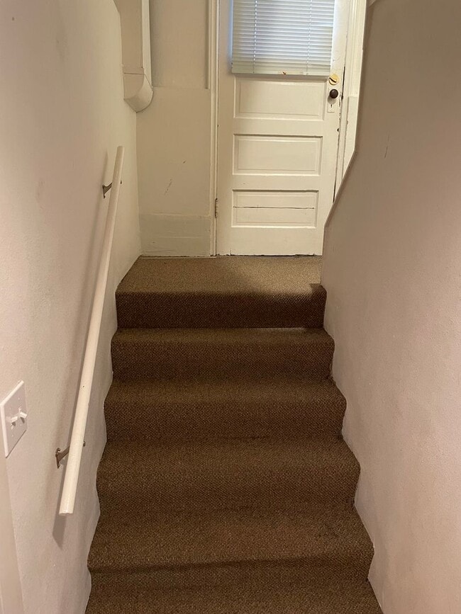 Building Photo - Beautiful Basement Apartment on Capital Hill