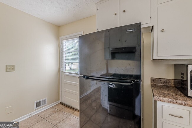 Building Photo - 828 Sheppard Way