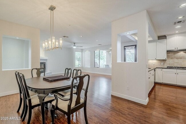 Building Photo - 13450 E Vía Linda