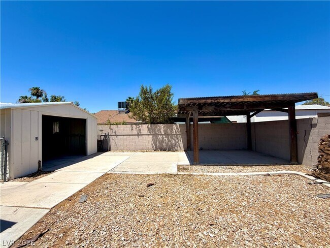 Building Photo - 6200 Cedarwood Ave