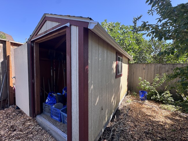 Building Photo - 4304 SE 30th Ave