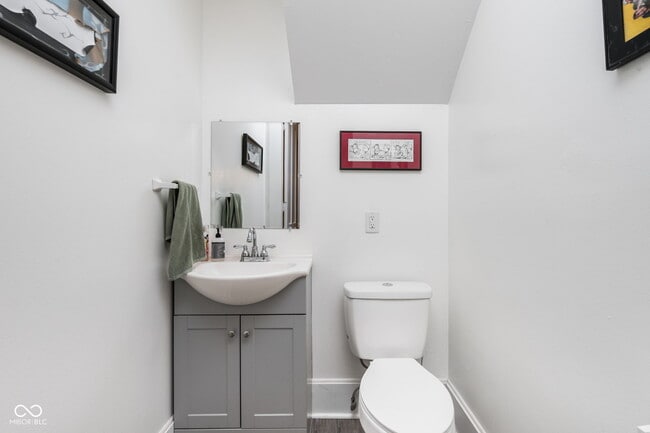 Building Photo - 1446 N Illinois St