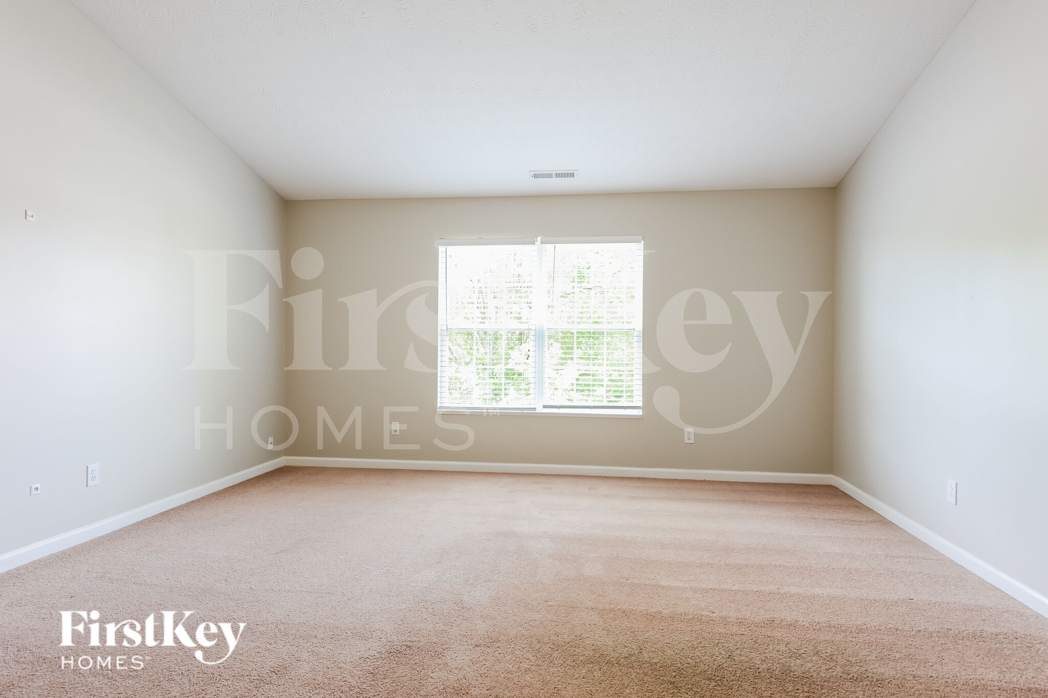 Building Photo - 7025 Village Oaks Dr