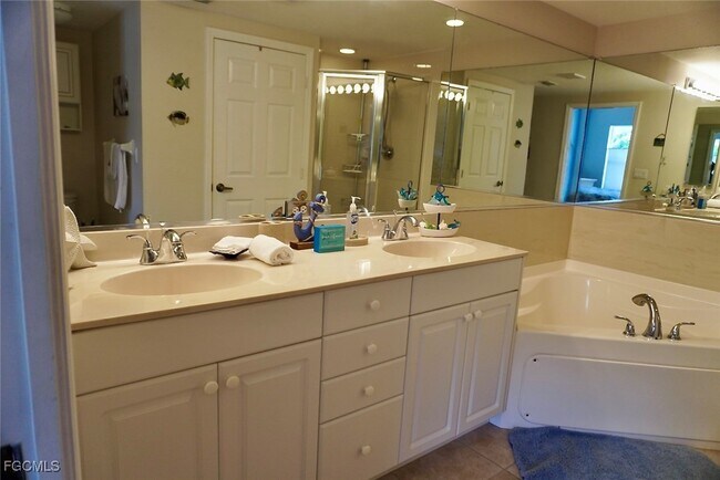 Building Photo - 5214 Chiquita Blvd S