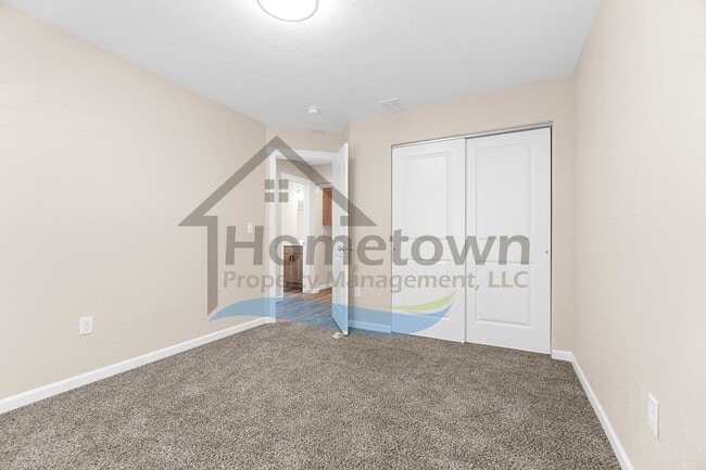 Building Photo - 3 Bedroom 3 Bathroom Home with Attached Ga...