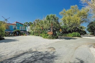 Building Photo - 114 5th St