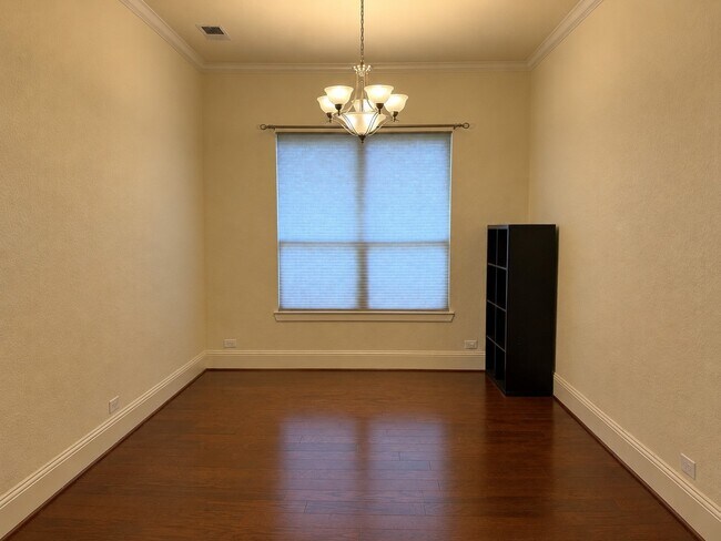 Building Photo - 515 Newington Ln