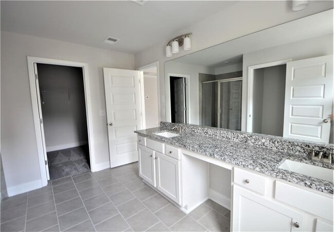 Building Photo - 2966 Chene Dr