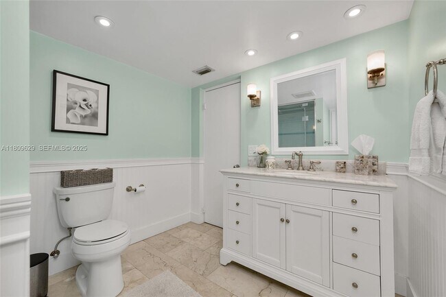 Building Photo - 201 Knollwood Dr