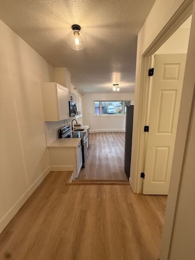 Building Photo - 0107-01