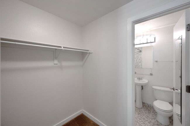 Building Photo - Charming 2BR Condo in Denver