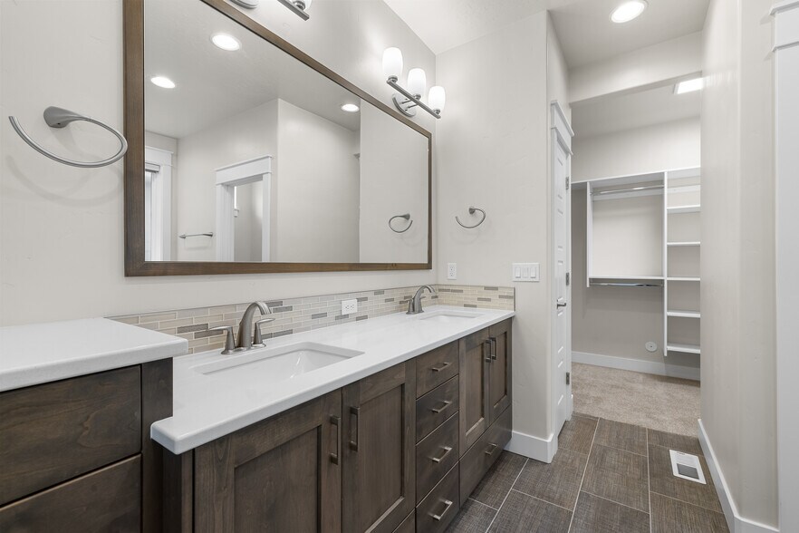 Building Photo - 6230 N Bolsena Ln