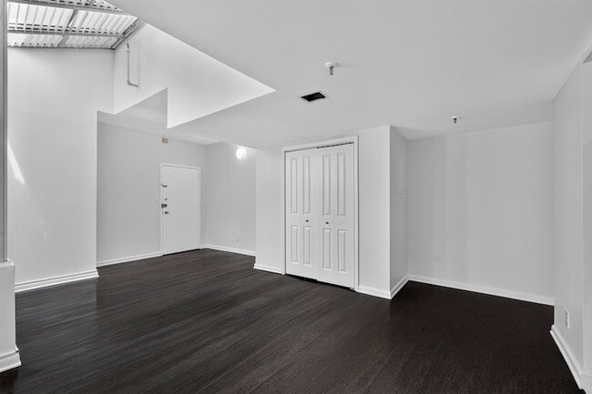 Building Photo - 357 Varick St