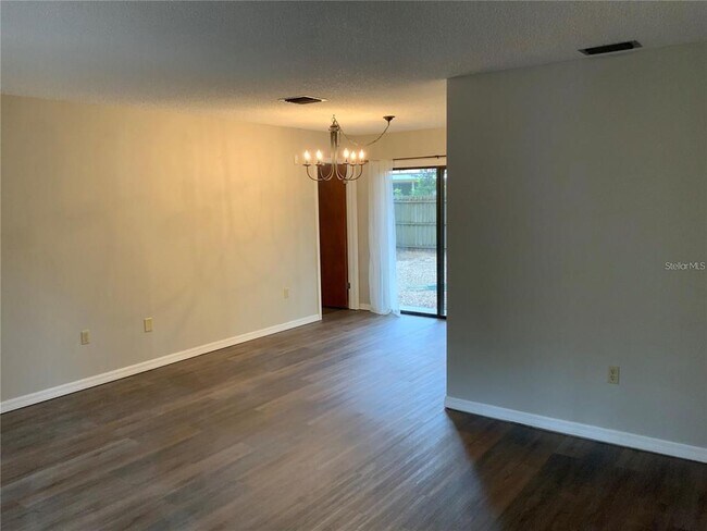 Building Photo - 2067 Red Cedar Ln