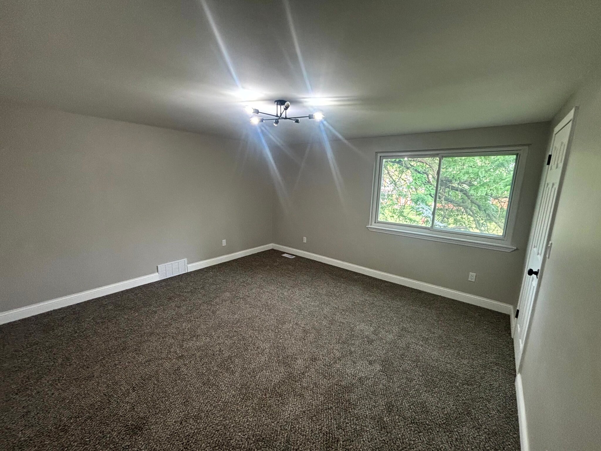 Building Photo - 29621 Fernhill Dr