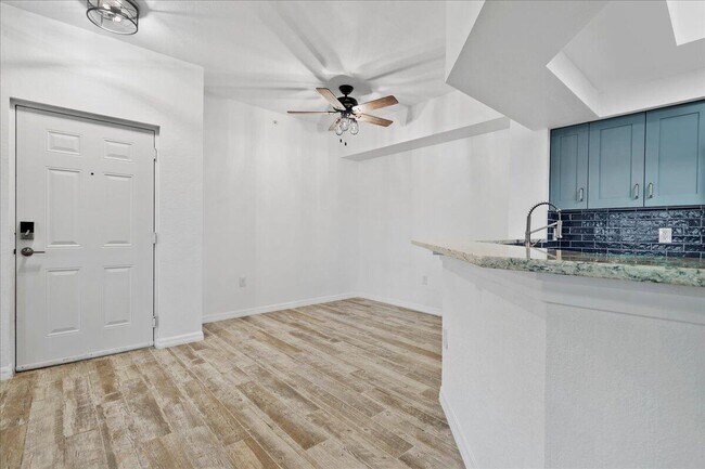 Building Photo - 3023 Alcazar Pl