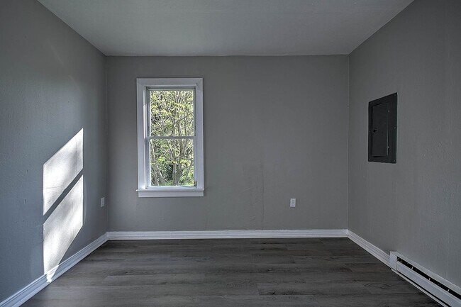 Building Photo - 304 N Hardin St