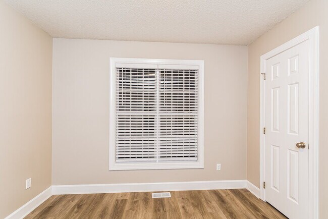 Building Photo - 814 Delray Ln