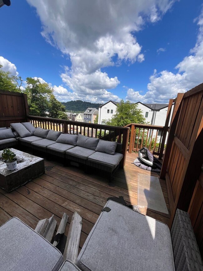 Building Photo - Lawrenceville 3 Bed, 2.5 Bath House with Parking for Lease July 1!