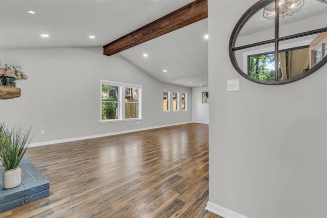 Building Photo - 25 Hornbill Ct