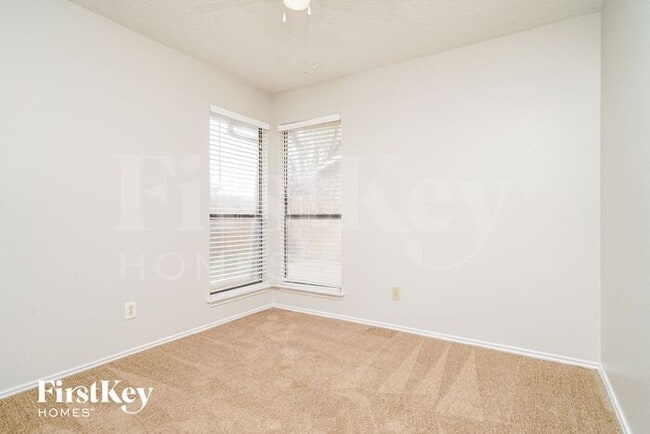 Building Photo - 1323 Jasmine Dr