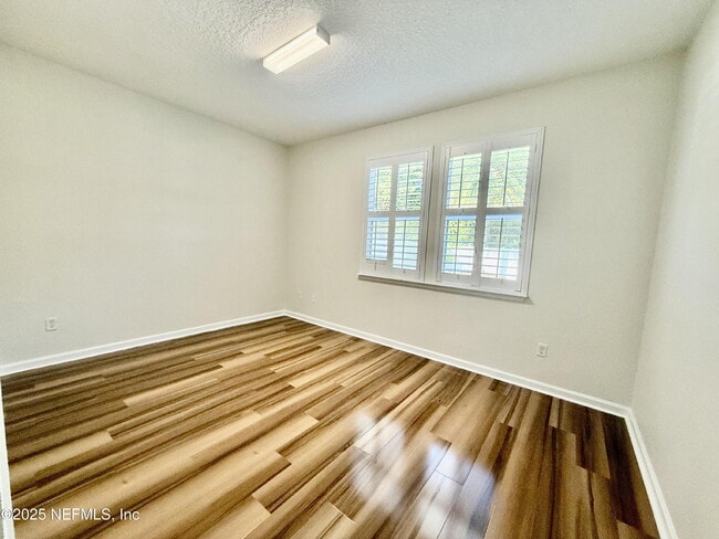 Building Photo - 488 Pine Eagle Dr