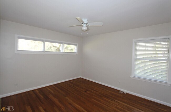 Building Photo - 425 Lindbergh Dr NE