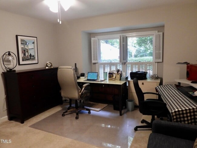 Building Photo - 531 Weathersfield