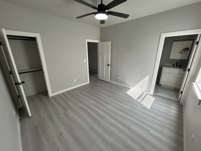 Building Photo - 2 Bedroom Townhouse in OKC