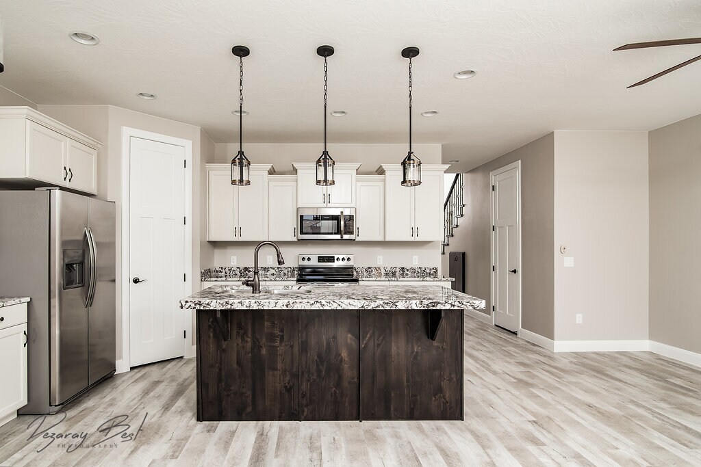 Building Photo - 325 N Red Stone Rd