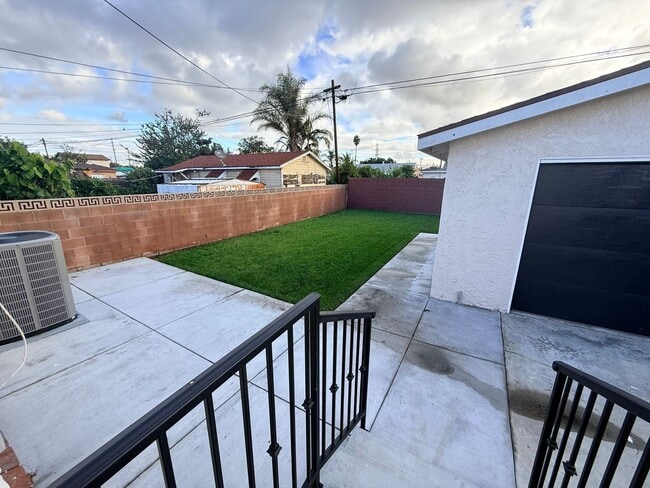 Building Photo - Newly remodeled three bedroom house in Wilmington ready to rent!