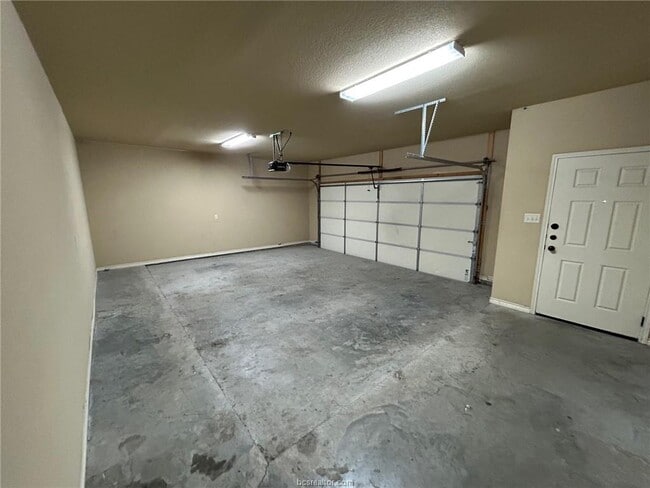 Building Photo - 3187 Cain Rd