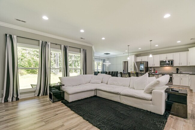 Building Photo - 10262 US-64